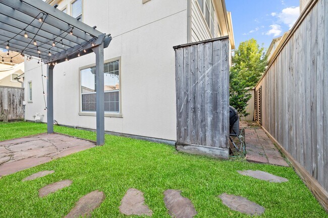 Building Photo - 2202 Hilshire Terrace Ct
