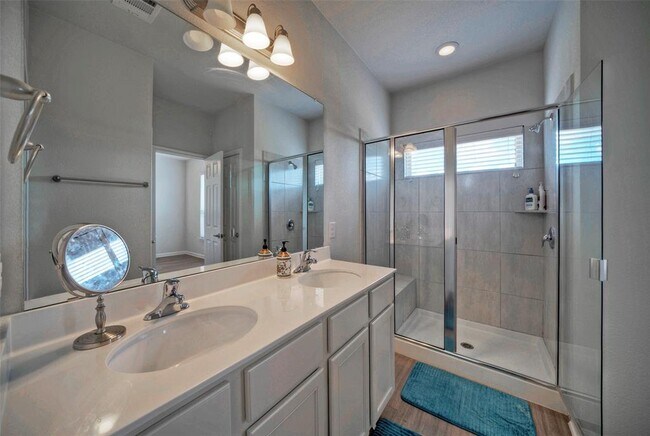 Building Photo - 913 Fortrose Ter