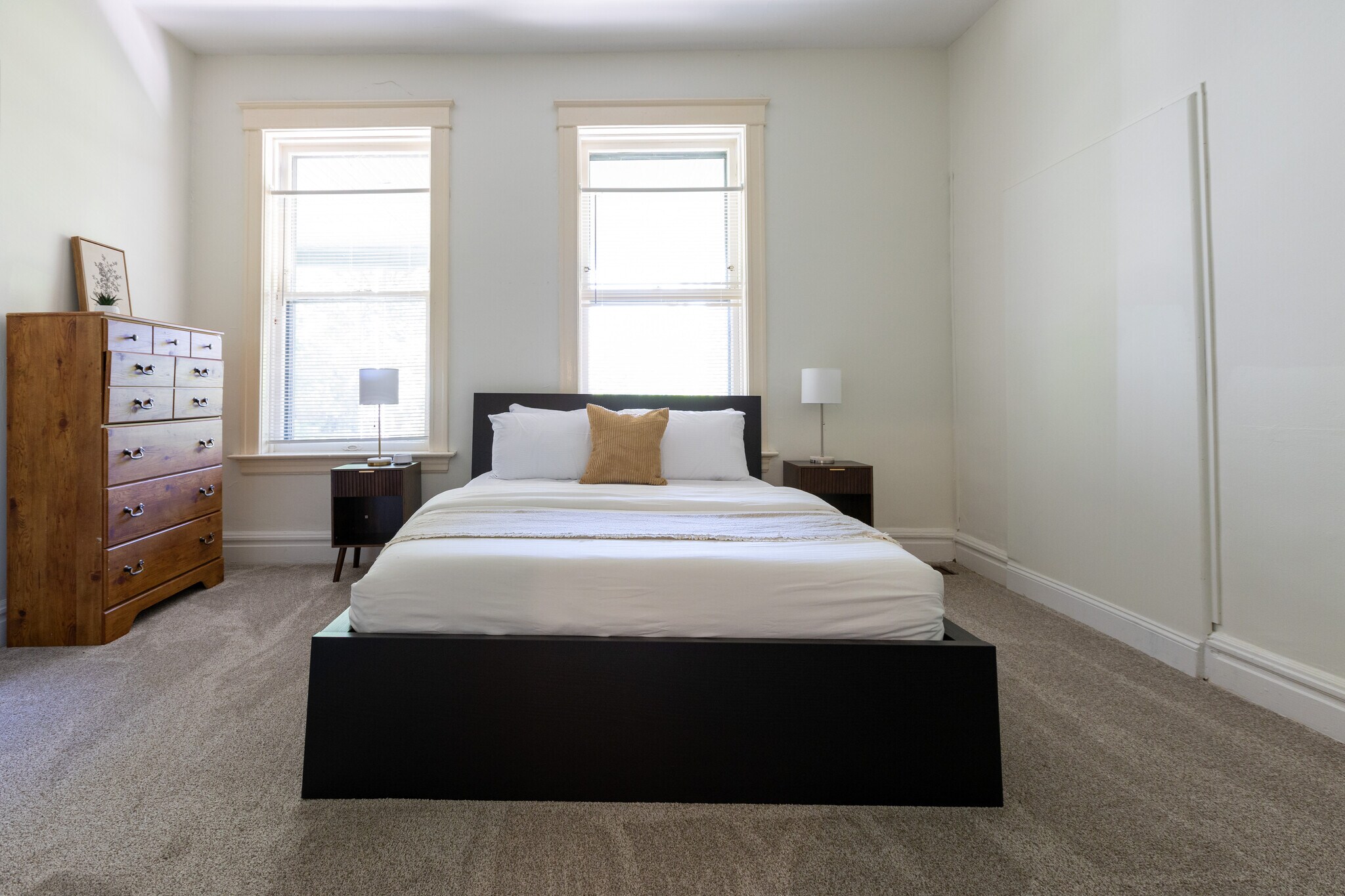 Building Photo - 4374 W Pine Blvd