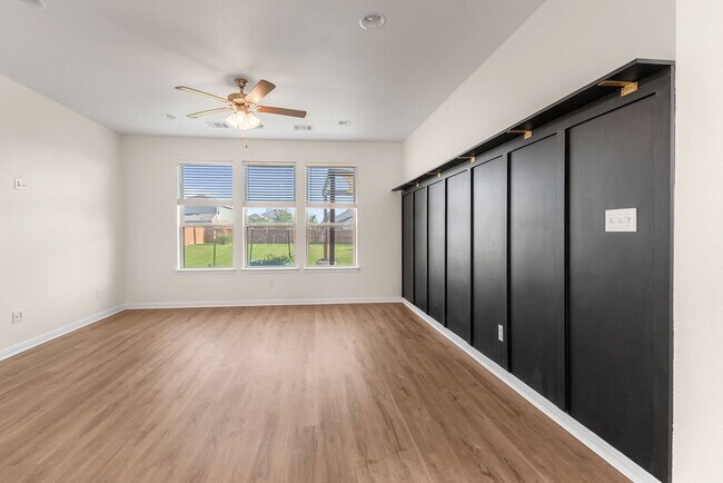 Building Photo - 5461 Vanner Path