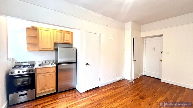 Building Photo - 936 West End Ave