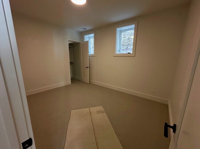 Building Photo - 4243 N Damen Ave