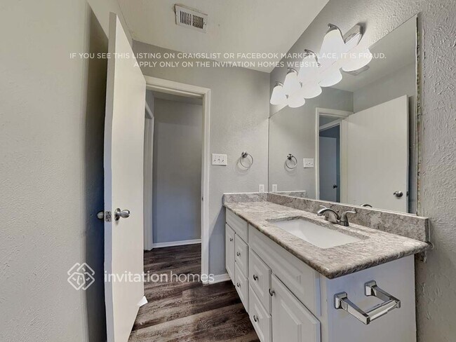 Building Photo - 747 James Cir