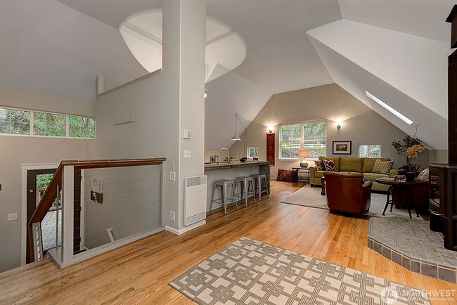 Building Photo - Bainbridge home for rent in magical setting.