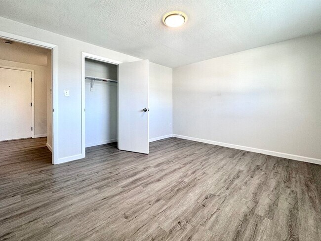 Building Photo - 50-58 Walnut Street Unit 11