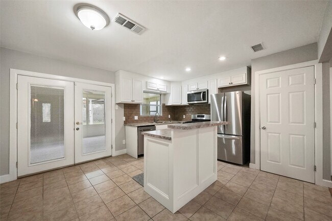 Building Photo - 5205 Verdome Ln