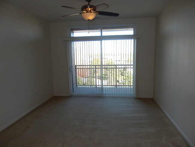 Building Photo - 850 Village Center Dr