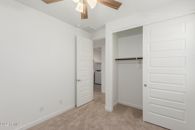 Building Photo - 9239 W Sells Dr