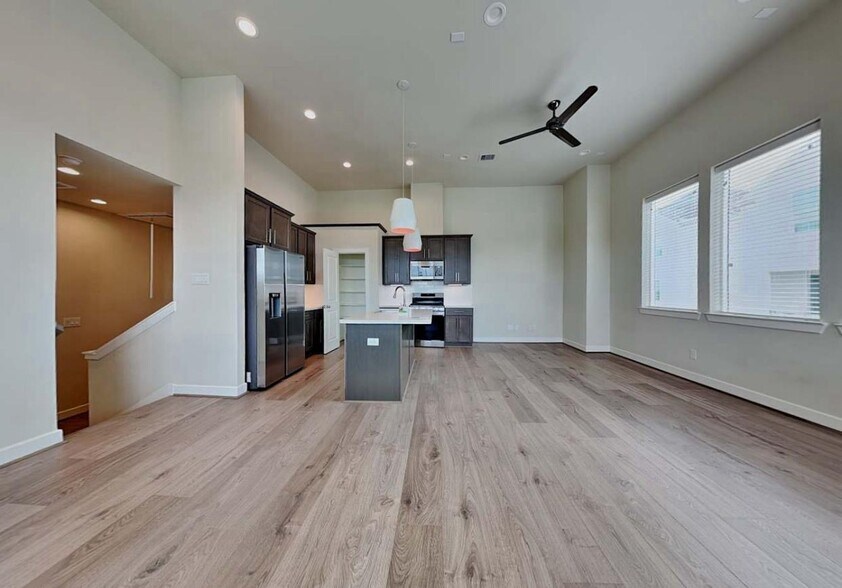 Building Photo - 15715 Knollcliff