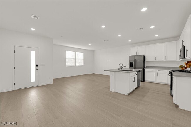 Building Photo - 334 Laurel Peak Dr