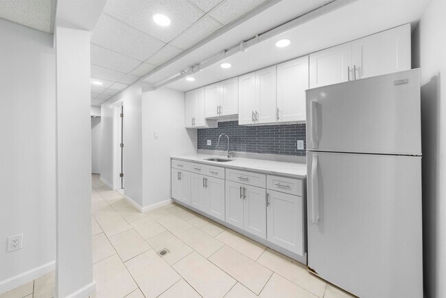 Building Photo - 214 50th St