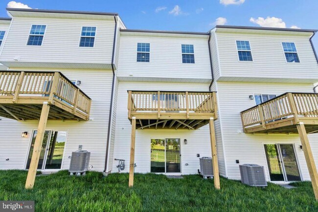 Building Photo - 16502 Green Glade Dr