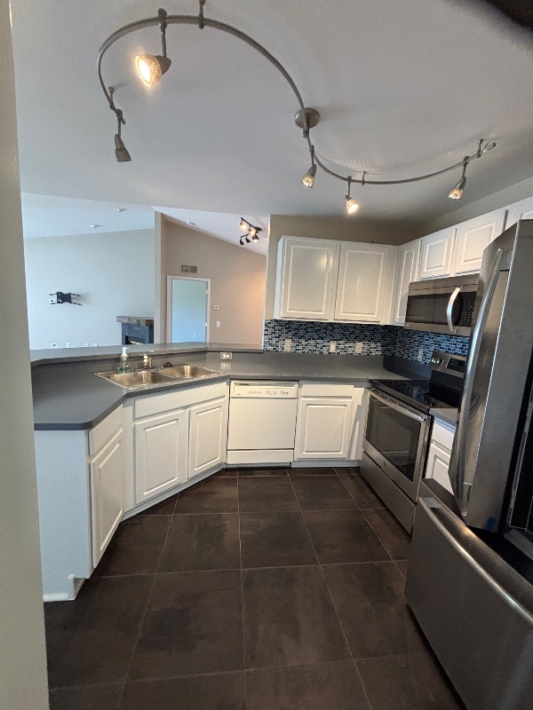 Building Photo - 1 Adler Park Dr W