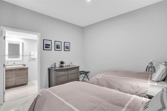 Building Photo - 400 Sunny Isles Blvd