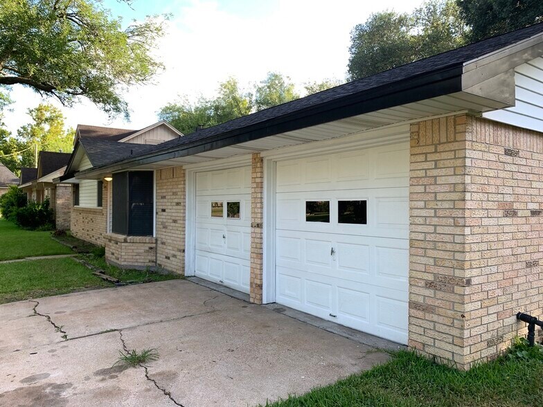 Right Side View - 5005 Ash Ct