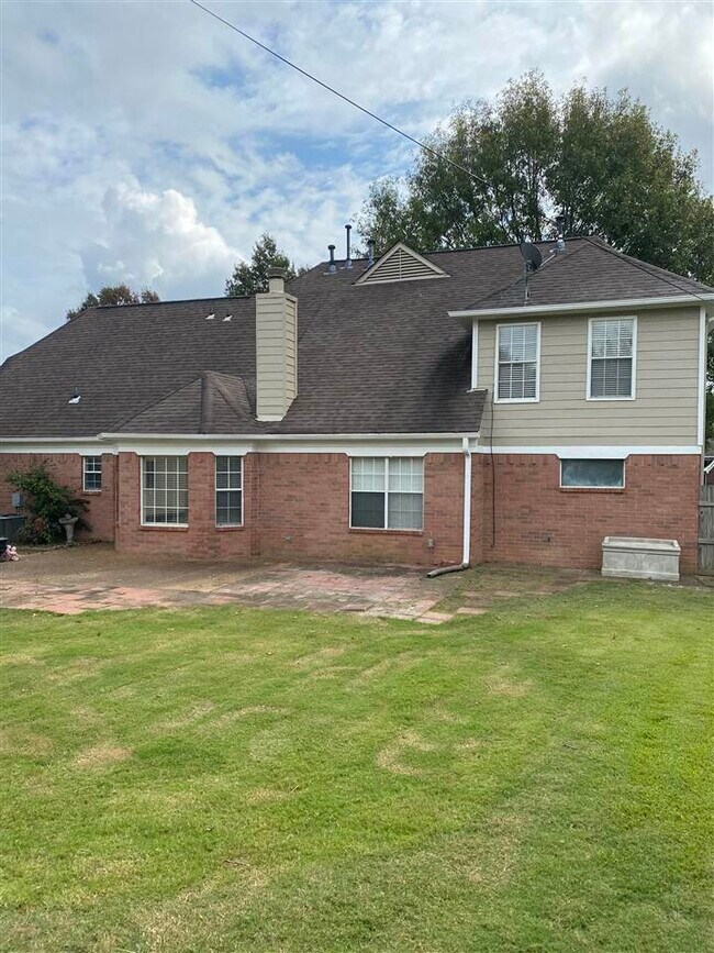 Building Photo - 9730 Lakeland Hills Cove