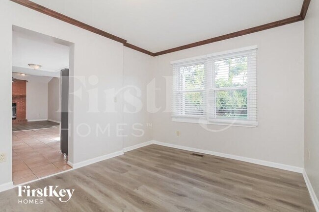 Building Photo - 8635 Coran Dr