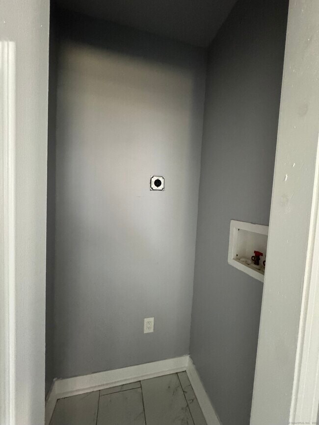 Building Photo - 180 Goffe Terrace