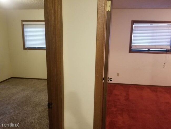 Building Photo - 2 br, 2 bath Condo - 2421 Yellowstone #2202
