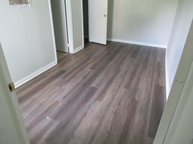 Building Photo - 598 Adamson Ave