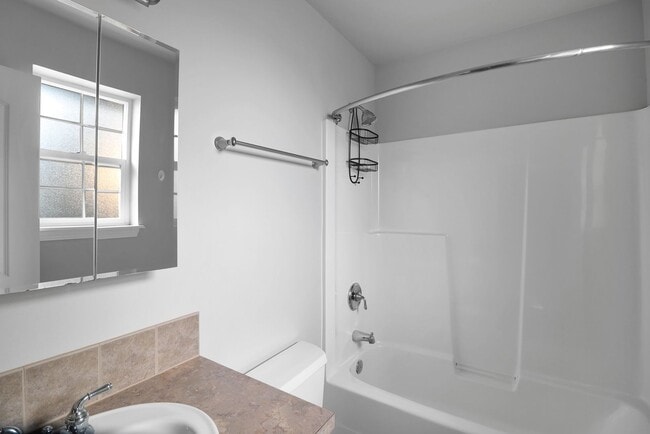 Building Photo - 3 Bed 2.5 Bath - Fireside - RV/Boat Parking - Fort Nugent Park