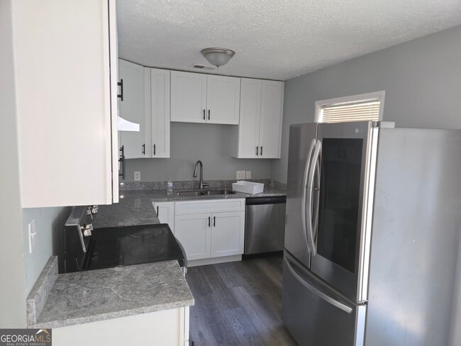 Building Photo - 6642 Wolf River Dr