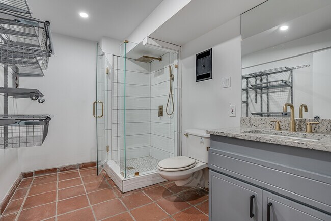 Building Photo - 568 W Quill Dr
