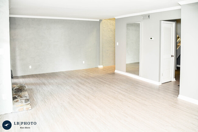 Building Photo - 510 E Ponce de Leon Ave