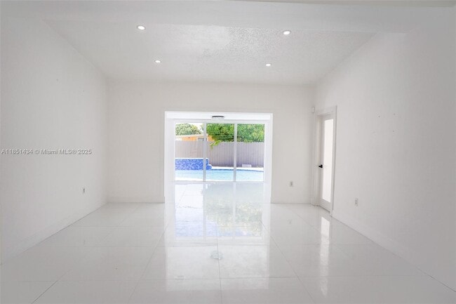 Building Photo - 840 NW 170th Terrace