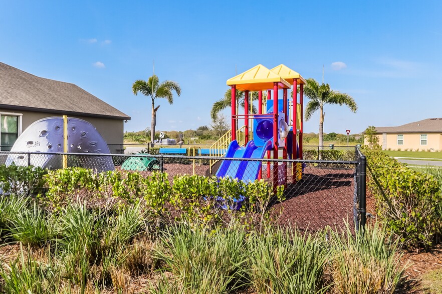 Building Photo - 1723 Party Pl