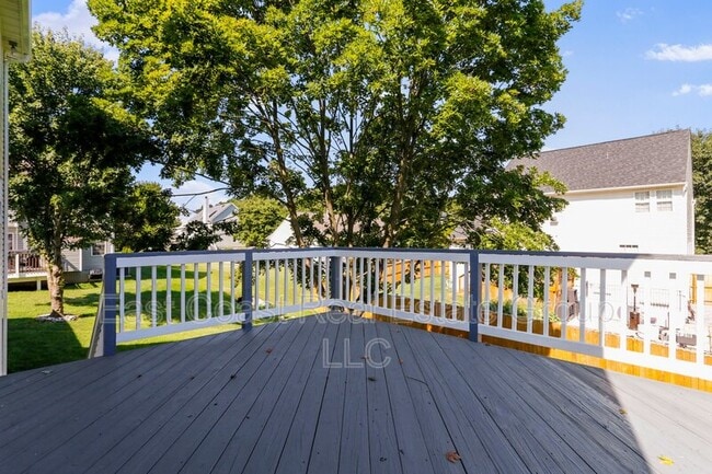 Building Photo - 77 Grassy Meadow Rd