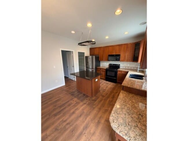 Building Photo - 10552 Vaughn Ct