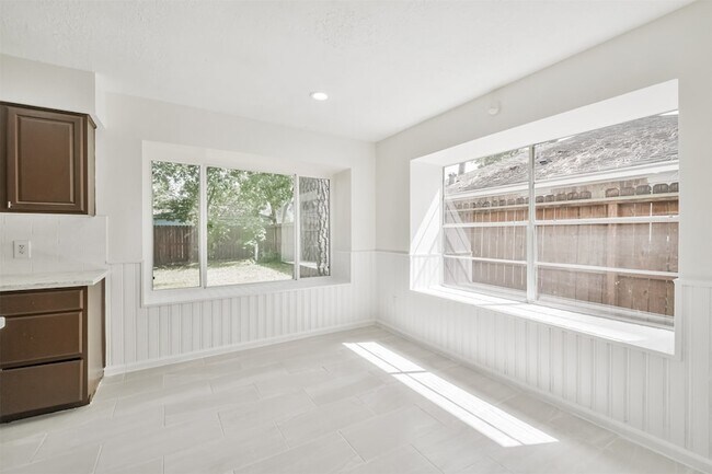 Building Photo - 9719 Halkirk St