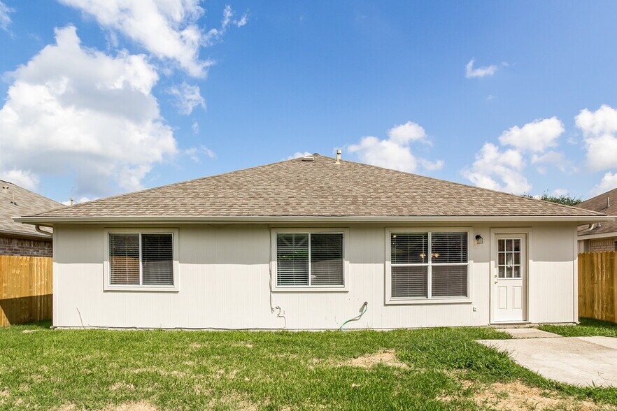 Building Photo - 32123 Decker Oaks Dr