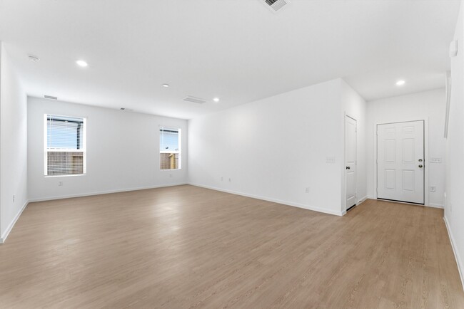 Building Photo - 26017 Hampshire Dr