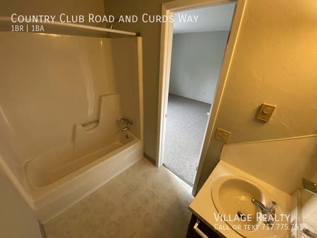 Building Photo - 681 Country Club Rd