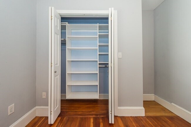 Building Photo - 46 Hobson St