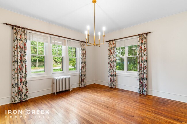 Building Photo - Charming Tudor Home in Historic Grove Park...