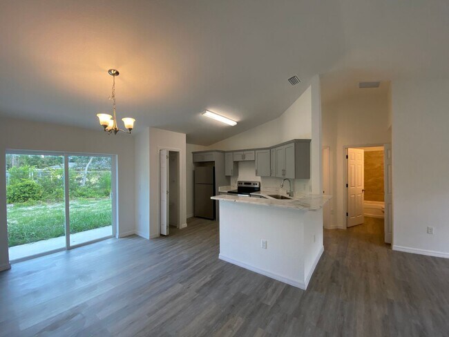 Building Photo - Custom Home - Desirable SW Ocala neighborh...