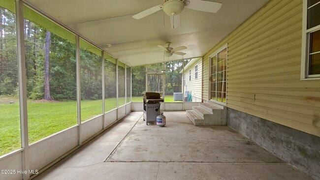Building Photo - 830 Wood Creek Dr
