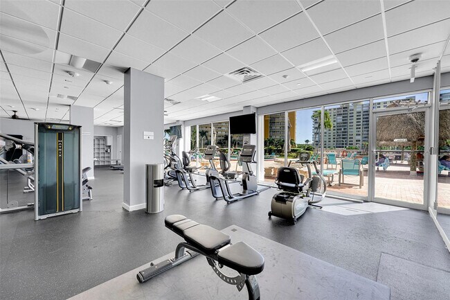 Building Photo - 405 N Ocean Blvd