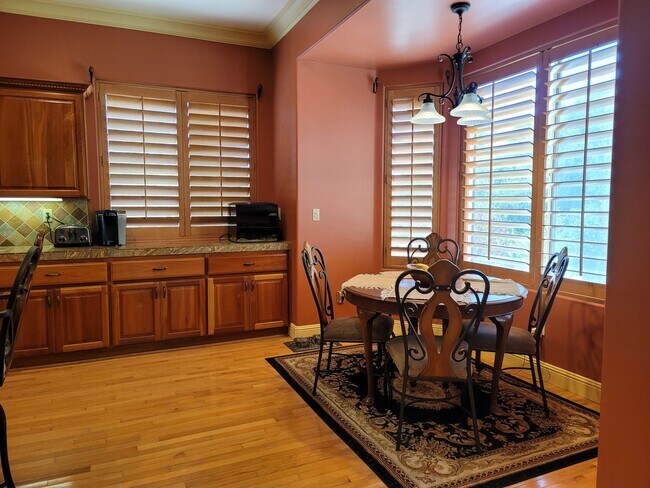 Building Photo - Very nice custom Camarillo 4+4 family home in great private location!