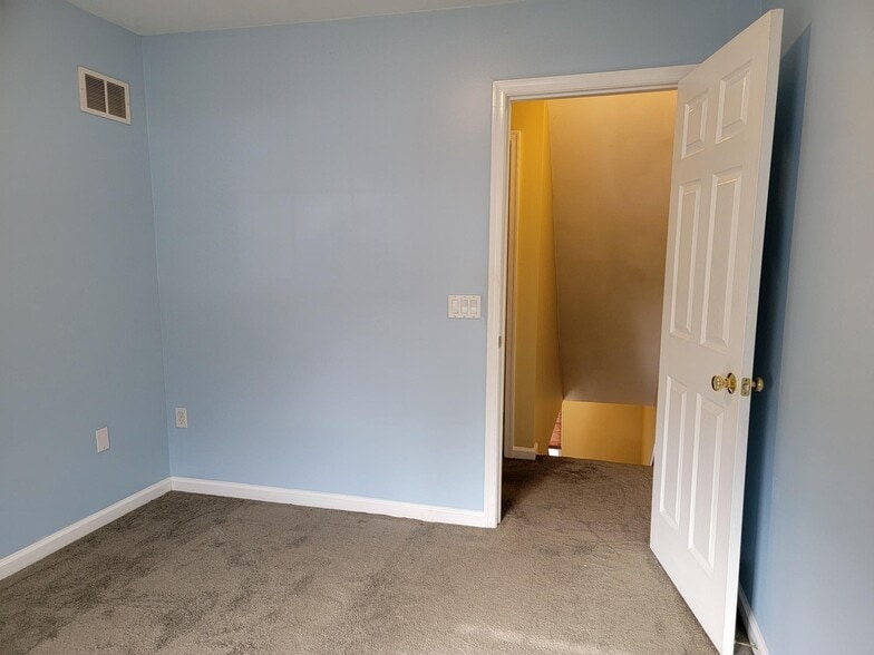 Building Photo - 2006 Greystone Dr