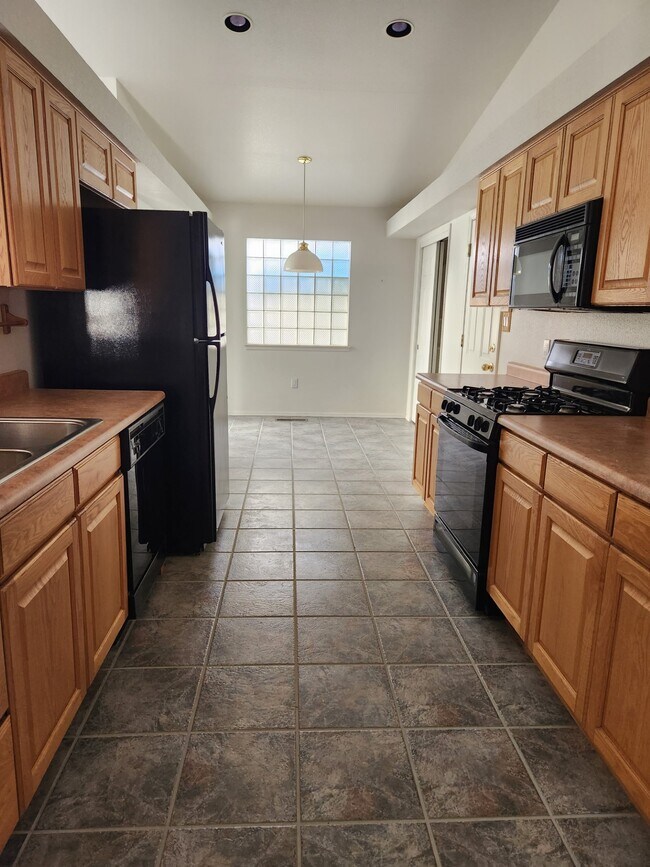 Building Photo - 7301 Quail Springs Pl NE