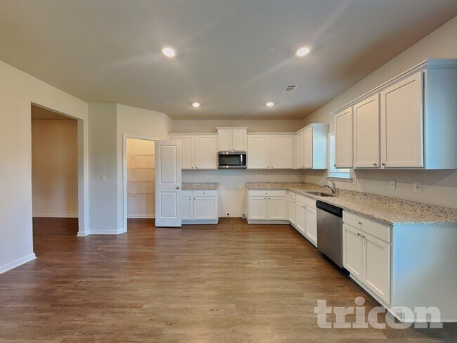 Building Photo - 1100 Amadas Dr