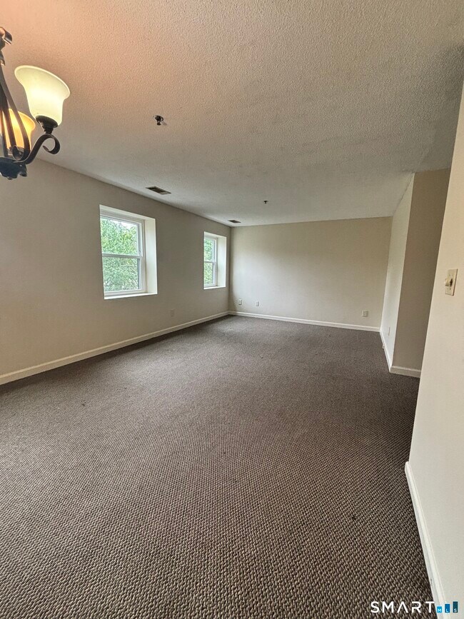 Building Photo - 432 Judd Square