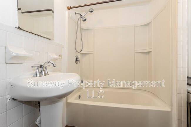 Building Photo - 212 E Broad St