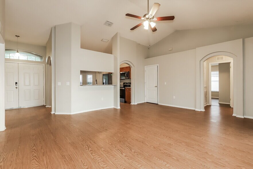 Building Photo - 1710 James Pointe Dr