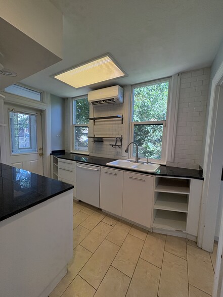 Building Photo - 859 S 900 E