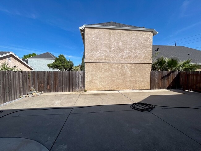 Building Photo - Recently Upgraded Modern Chico Home